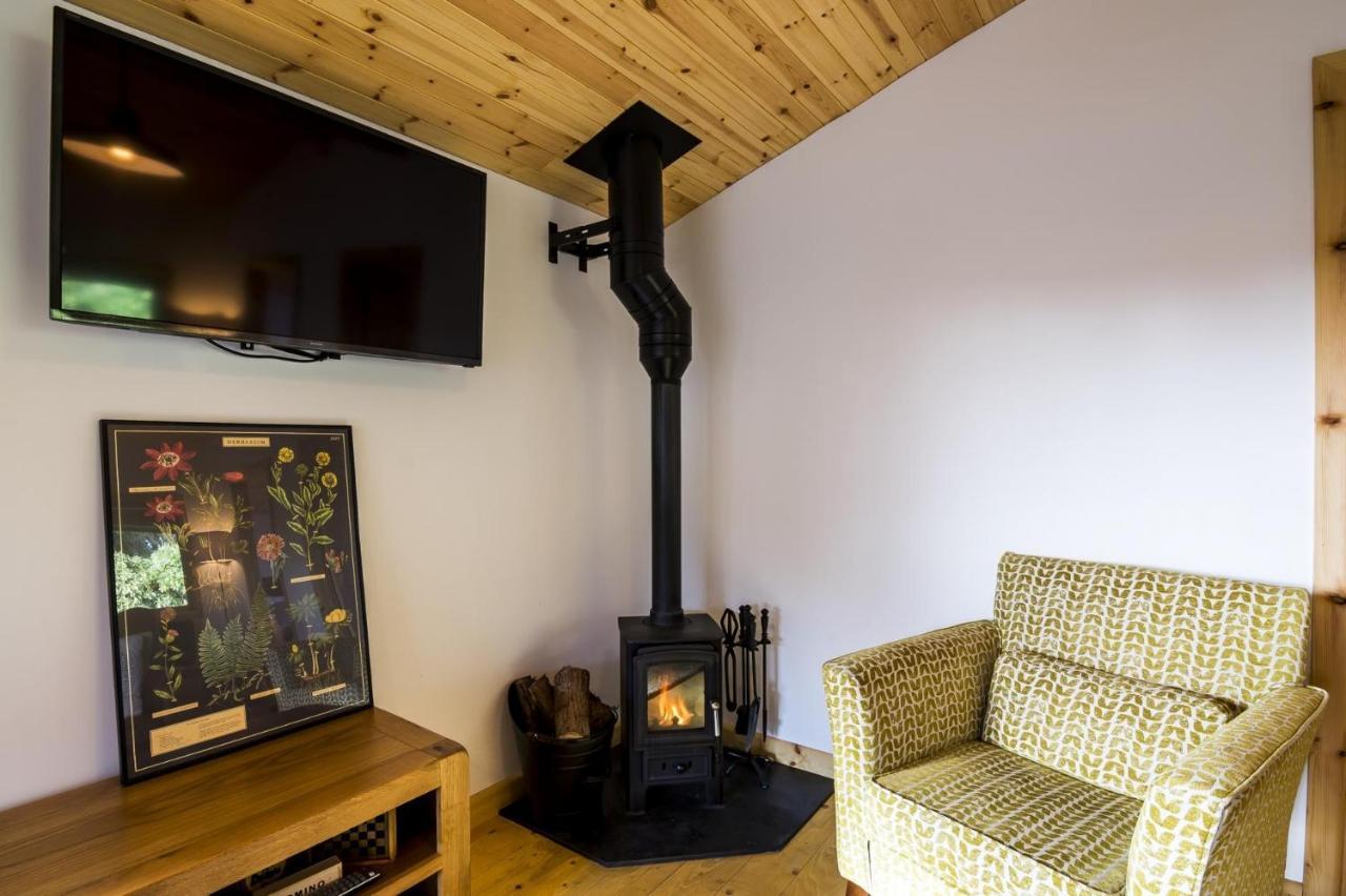 Fern Lodge - 2 Bedroom Log Cabin - Saint Florence - Tenby Extérieur photo