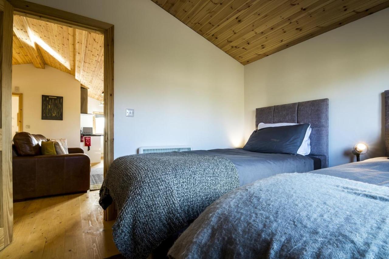 Fern Lodge - 2 Bedroom Log Cabin - Saint Florence - Tenby Extérieur photo
