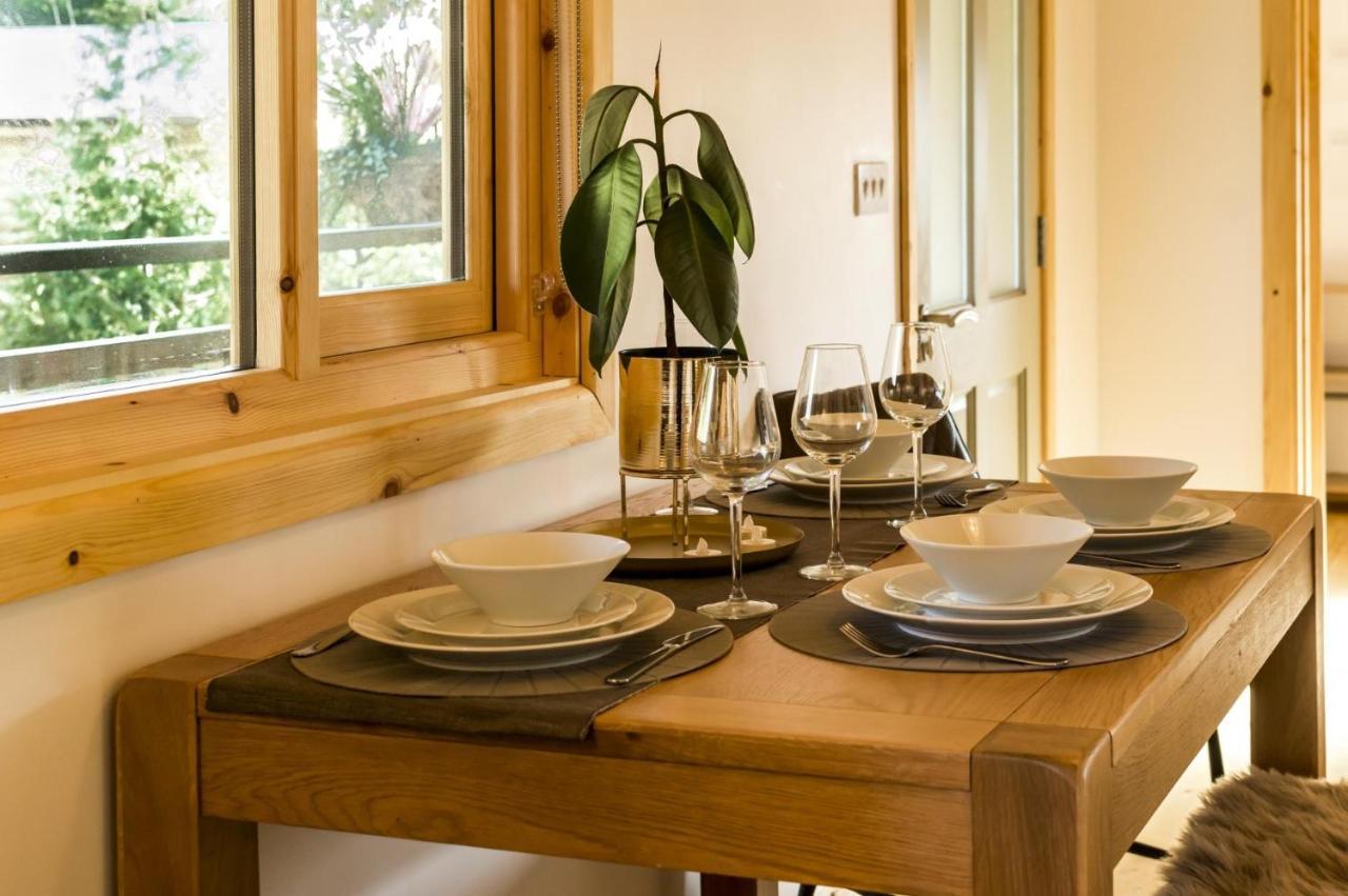 Fern Lodge - 2 Bedroom Log Cabin - Saint Florence - Tenby Extérieur photo
