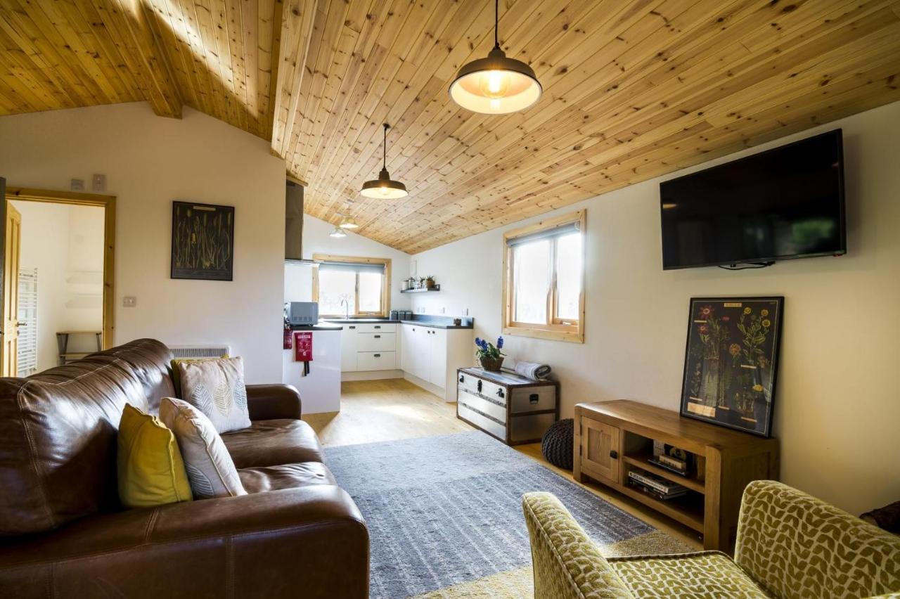 Fern Lodge - 2 Bedroom Log Cabin - Saint Florence - Tenby Extérieur photo