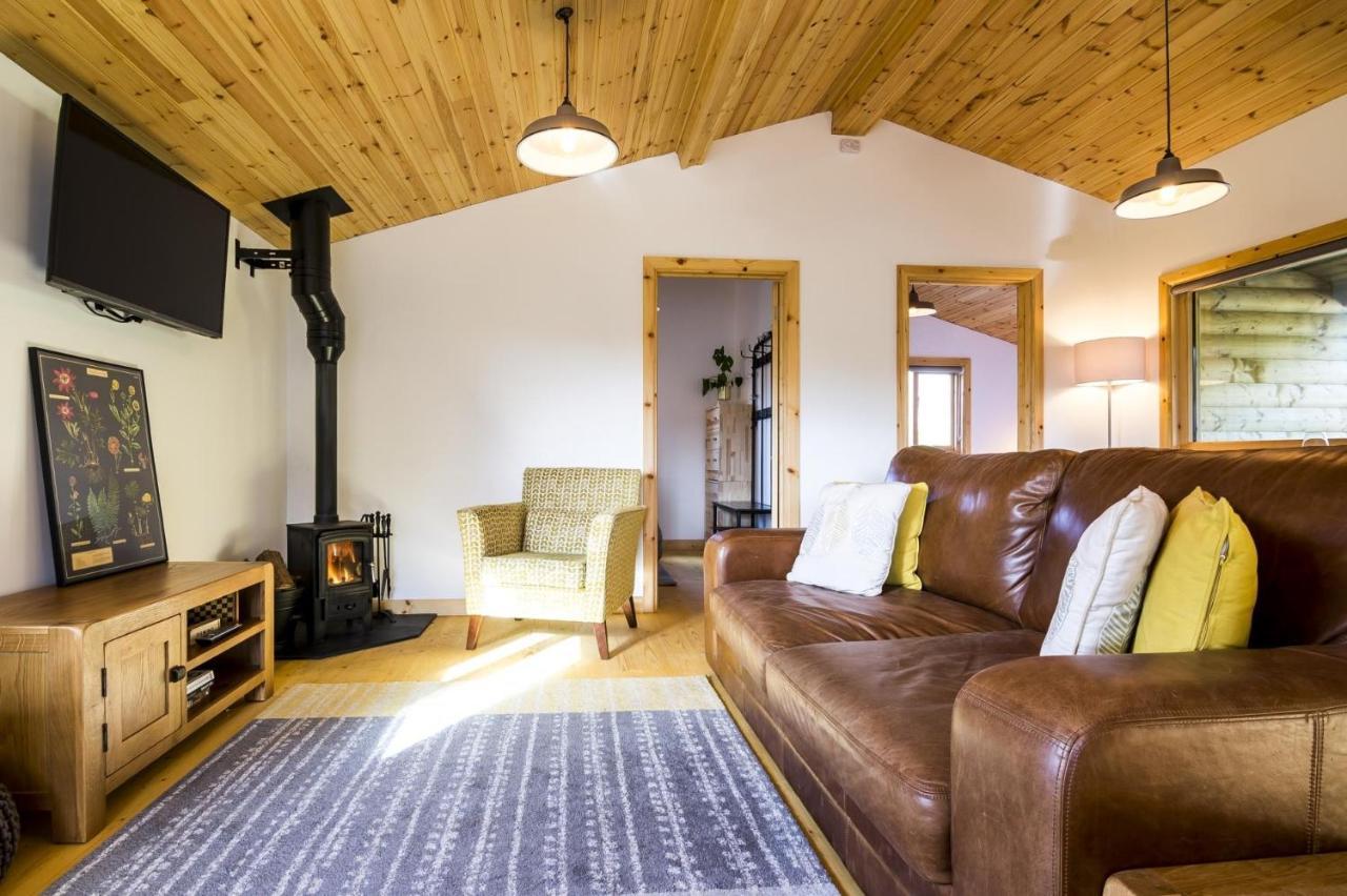 Fern Lodge - 2 Bedroom Log Cabin - Saint Florence - Tenby Extérieur photo