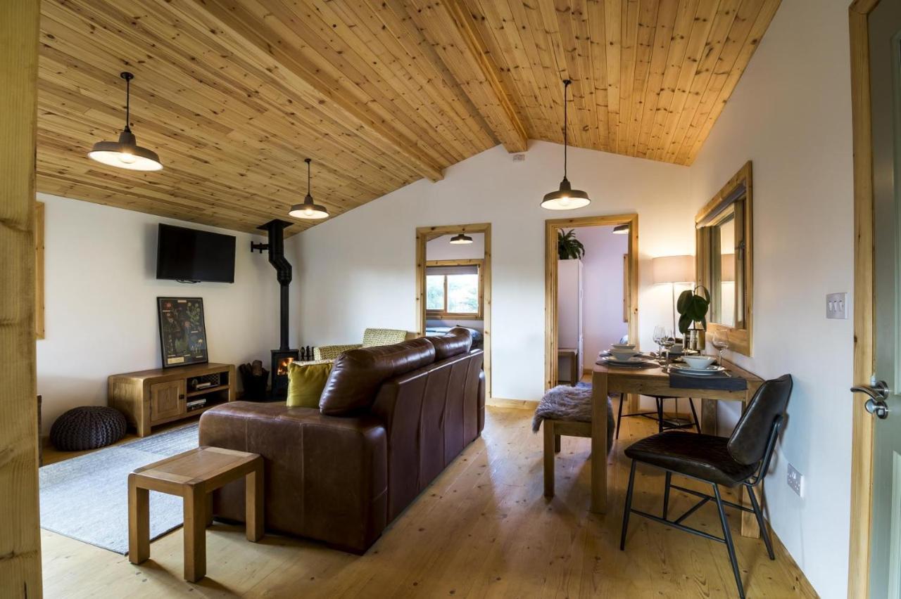 Fern Lodge - 2 Bedroom Log Cabin - Saint Florence - Tenby Extérieur photo