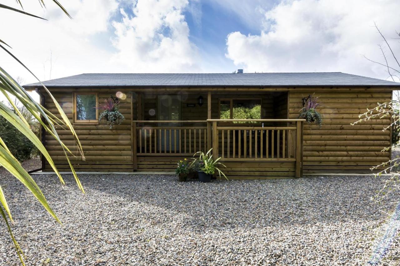 Fern Lodge - 2 Bedroom Log Cabin - Saint Florence - Tenby Extérieur photo