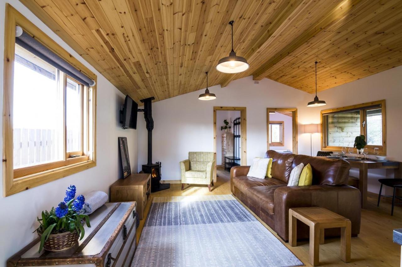Fern Lodge - 2 Bedroom Log Cabin - Saint Florence - Tenby Extérieur photo