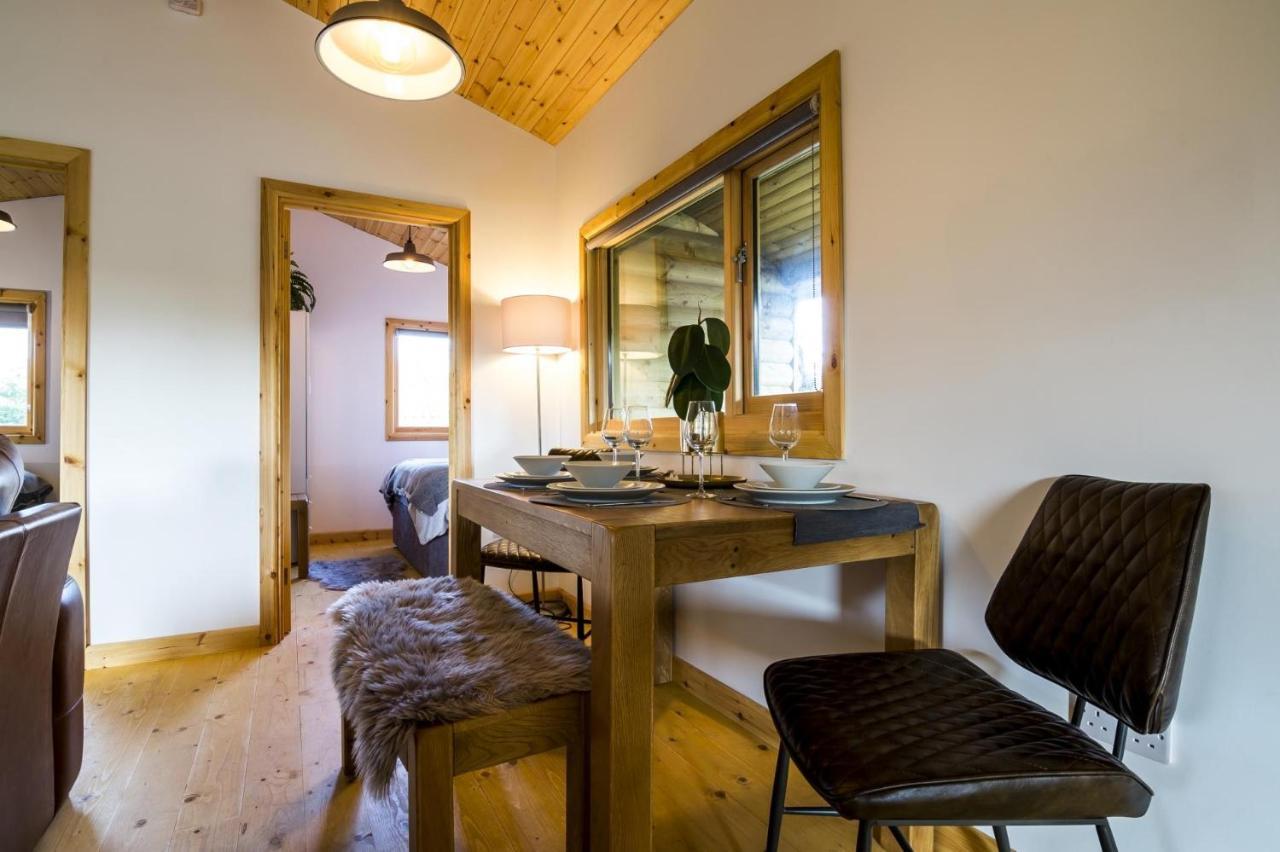Fern Lodge - 2 Bedroom Log Cabin - Saint Florence - Tenby Extérieur photo